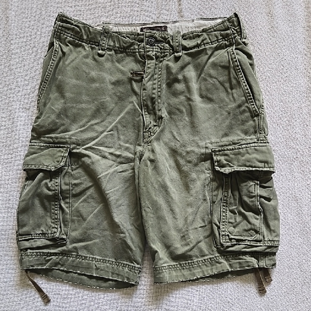 Abercrombie & Fitch Men's Green Cargo Shorts Size 30 Waist